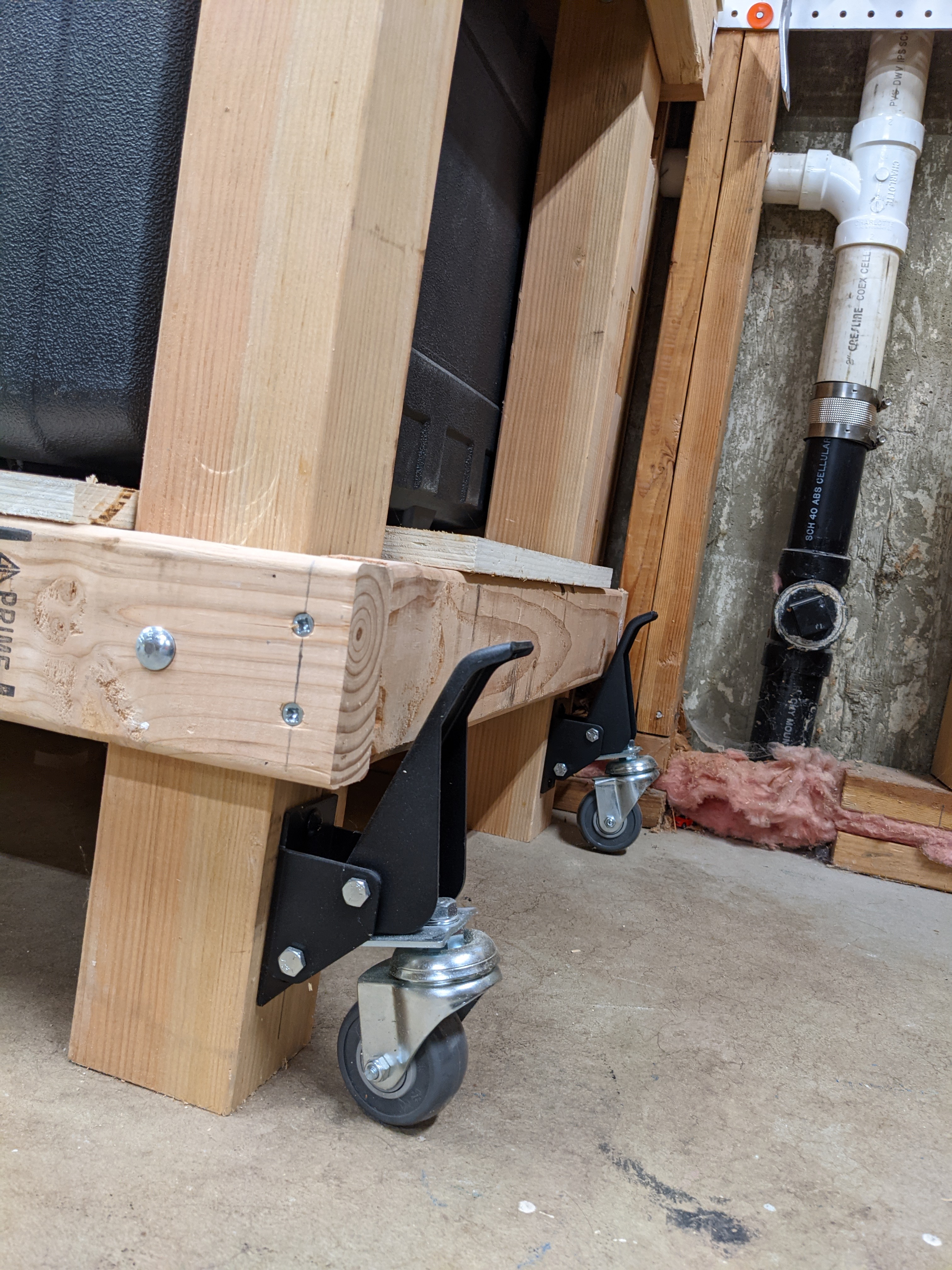Casters: Workbench in DOWN position